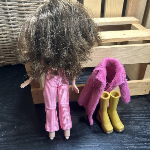 Vintage Bratz Doll 2001 MGA Redressed Outfit Pink coat Tan boots Long brown hair - Picture 4 of 6